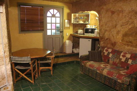 The Underground Motel - Tourism Noosa 1