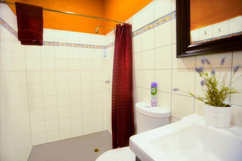 The Underground Motel - Tourism Noosa 17