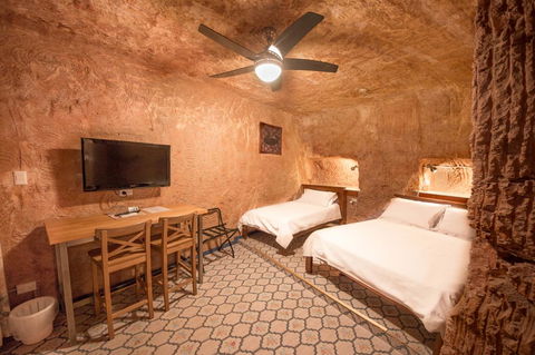 The Underground Motel - Tourism Noosa 8