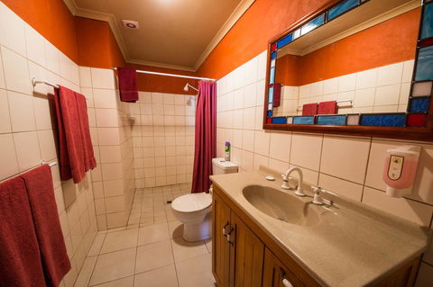 The Underground Motel - Tourism Noosa 10