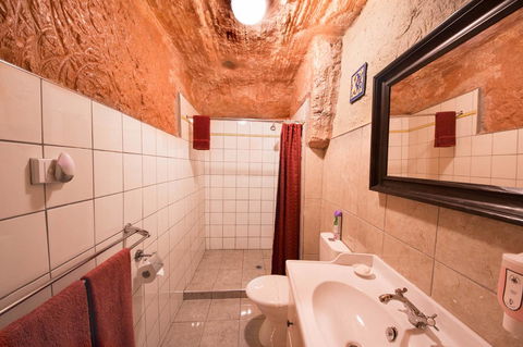 The Underground Motel - Tourism Noosa 7