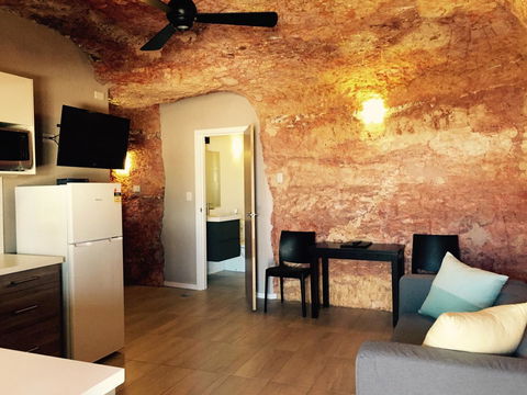 The Lookout Cave Underground Motel - Tourism Noosa 17
