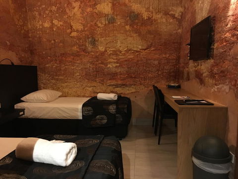 The Lookout Cave Underground Motel - Tourism Noosa 12