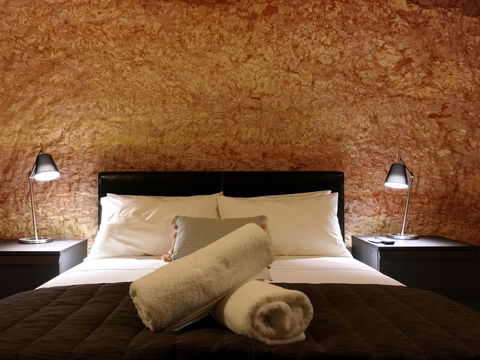 The Lookout Cave Underground Motel - Tourism Noosa 9