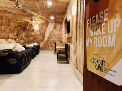 The Lookout Cave Underground Motel - Tourism Noosa 4