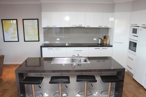 Waterfront On Osprey - Tourism Noosa 6