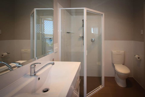 Waterfront On Osprey - Tourism Noosa 23