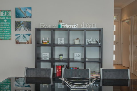 Waterfront On Osprey - Tourism Noosa 9