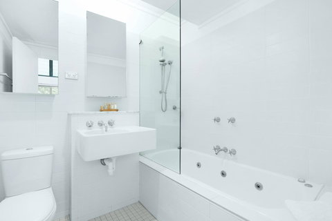 One Mile Retreat - Tourism Noosa 10