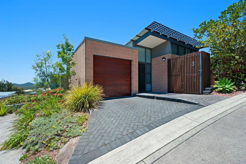 One Mile Retreat - Tourism Noosa 14