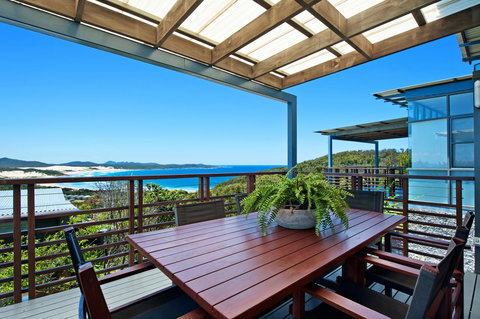 One Mile Retreat - Tourism Noosa 1