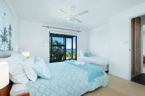 One Mile Retreat - Tourism Noosa 7