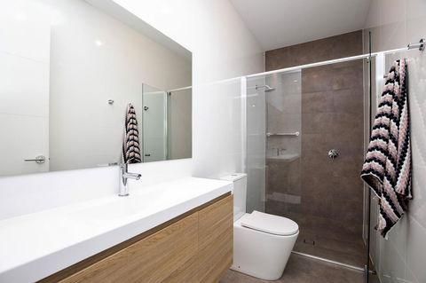 Brand New Affordable Luxury 3 Bedroom 3 Bathrooms House Close To Adelaide City, Chinatown, Beach, Adelaide Airport - Tourism Noosa 4