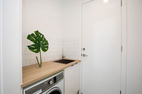 Brand New Affordable Luxury 3 Bedroom 3 Bathrooms House Close To Adelaide City, Chinatown, Beach, Adelaide Airport - Tourism Noosa 6