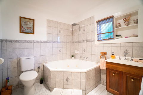 Ruby\'s Cottage - Tourism Noosa 6