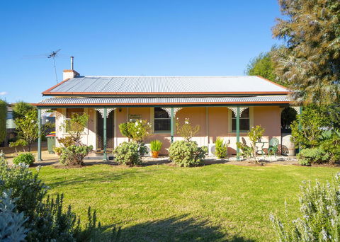 Ruby\'s Cottage - Tourism Noosa 1