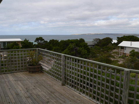 Lantauanan - The Lookout - Tourism Noosa 8