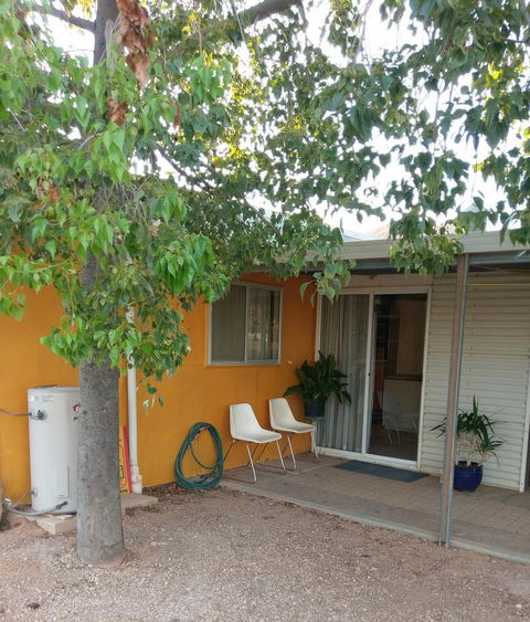 Desert Gum Retreat Gough St - Tourism Noosa 24