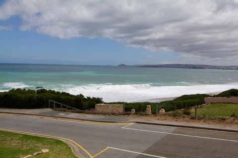 Southern Sands\' Beachfront Apartment - Tourism Noosa 0