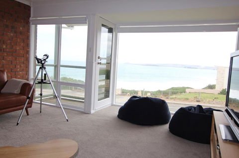 Southern Sands\' Beachfront Apartment - Tourism Noosa 2