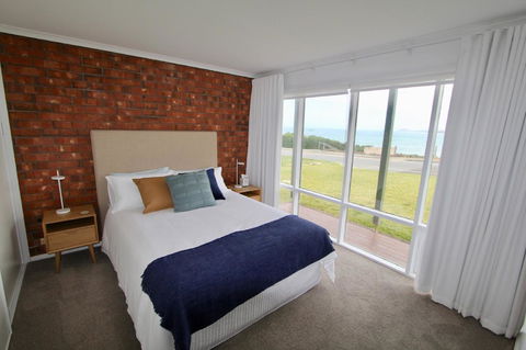 Southern Sands\' Beachfront Apartment - Tourism Noosa 13