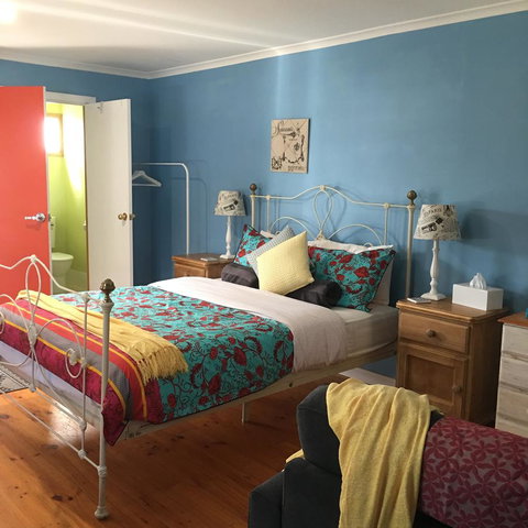 KI Dragonfly Guesthouse - Tourism Noosa 7