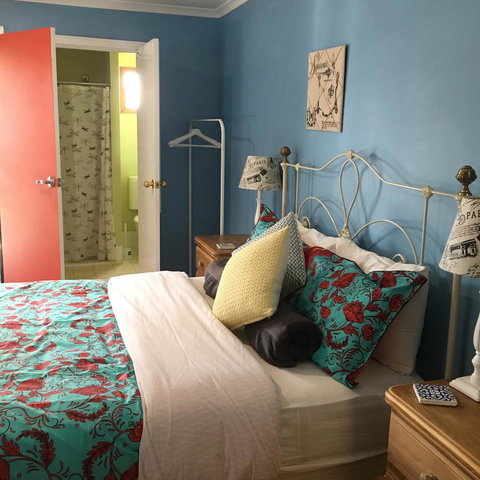 KI Dragonfly Guesthouse - Tourism Noosa 9