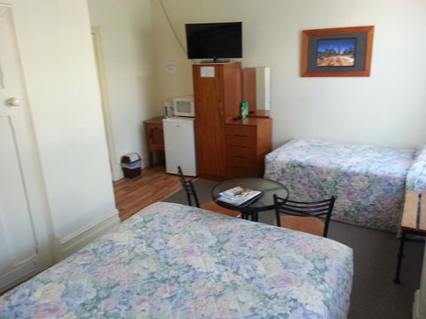 Sonbern Lodge Motel - Tourism Noosa 4