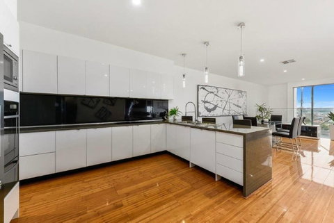 BENGALEE EXECUTIVE TOWNHOUSE- MODERN & STYLISH - Tourism Noosa 10