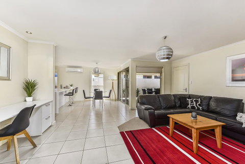 City Fringe Apartment - Tourism Noosa 0