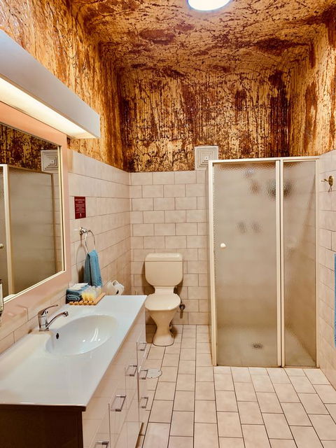 Desert Cave Hotel - Tourism Noosa 6