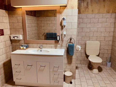 Desert Cave Hotel - Tourism Noosa 9