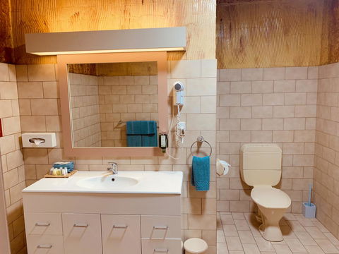 Desert Cave Hotel - Tourism Noosa 8