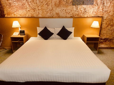 Desert Cave Hotel - Tourism Noosa 1