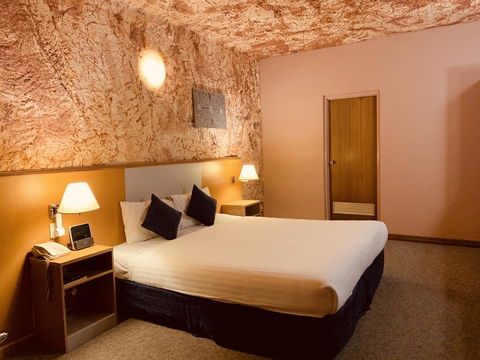 Desert Cave Hotel - Tourism Noosa 4