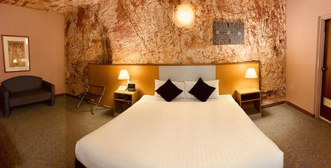 Desert Cave Hotel - Tourism Noosa 2