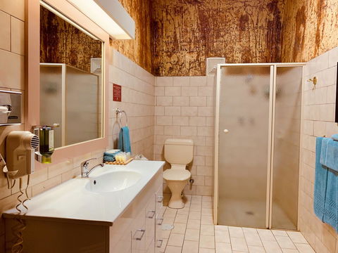 Desert Cave Hotel - Tourism Noosa 5
