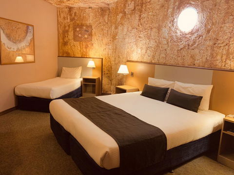 Desert Cave Hotel - Tourism Noosa 24