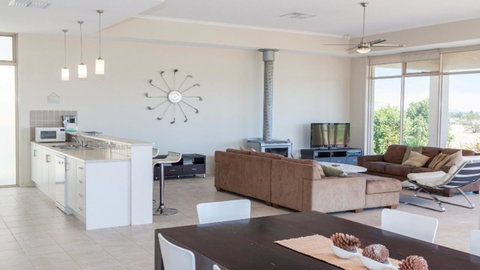 Golfers Paradise (18th Tee) - 52 Huntingdale Drive - Tourism Noosa 9