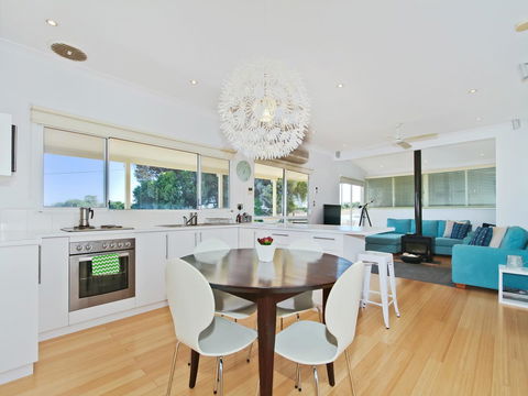 Boat House - Tourism Noosa 0