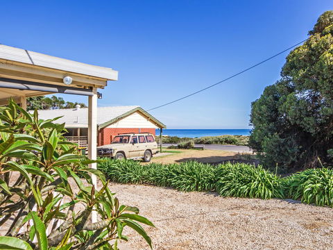 Boat House - Tourism Noosa 12