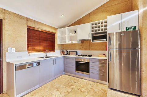 Eight Willows Retreat - Tourism Noosa 2