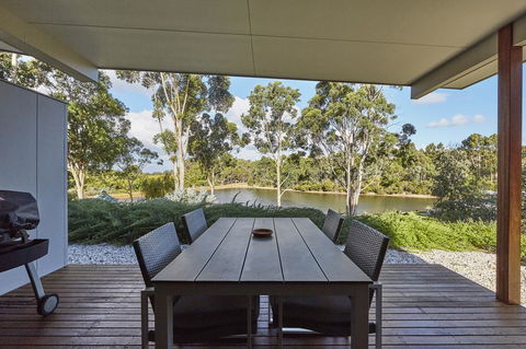 Eight Willows Retreat - Tourism Noosa 4