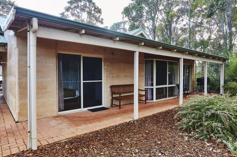 Eight Willows Retreat - Tourism Noosa 25