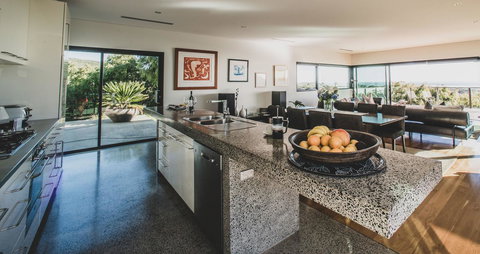 The Roozen Residence - Tourism Noosa 4