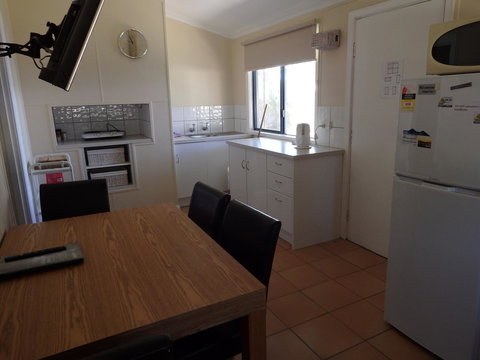 Lazy Lobster Holiday Units & Chalets - Tourism Noosa 6