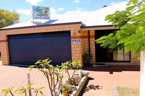 Lazy Lobster Holiday Units & Chalets - Tourism Noosa 17