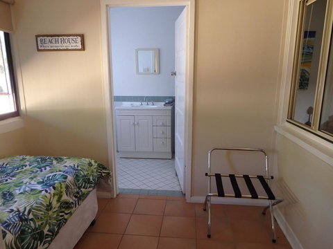 Lazy Lobster Holiday Units & Chalets - Tourism Noosa 7