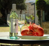 Lazy Lobster Holiday Units  Chalets - Tourism Noosa