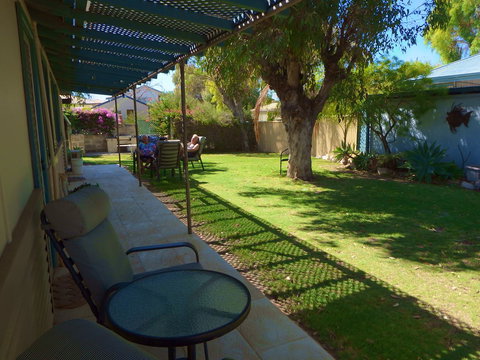 Lazy Lobster Holiday Units & Chalets - Tourism Noosa 30